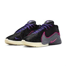 Nike LeBron XXII ´Blacklight´